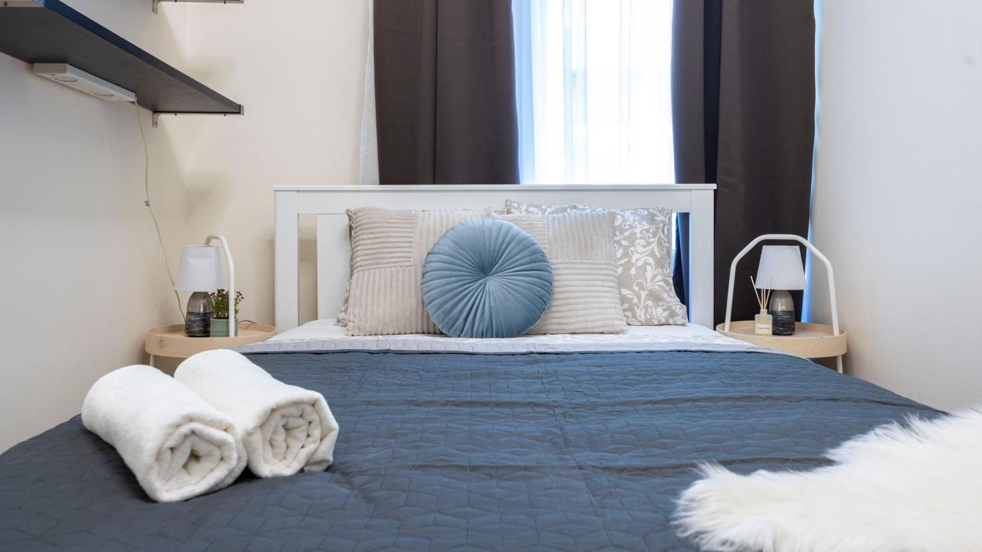Prime Location & Cozy 3bedrm Apartment *